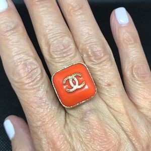 Chanel ring-matt gold & resin coral cabochon